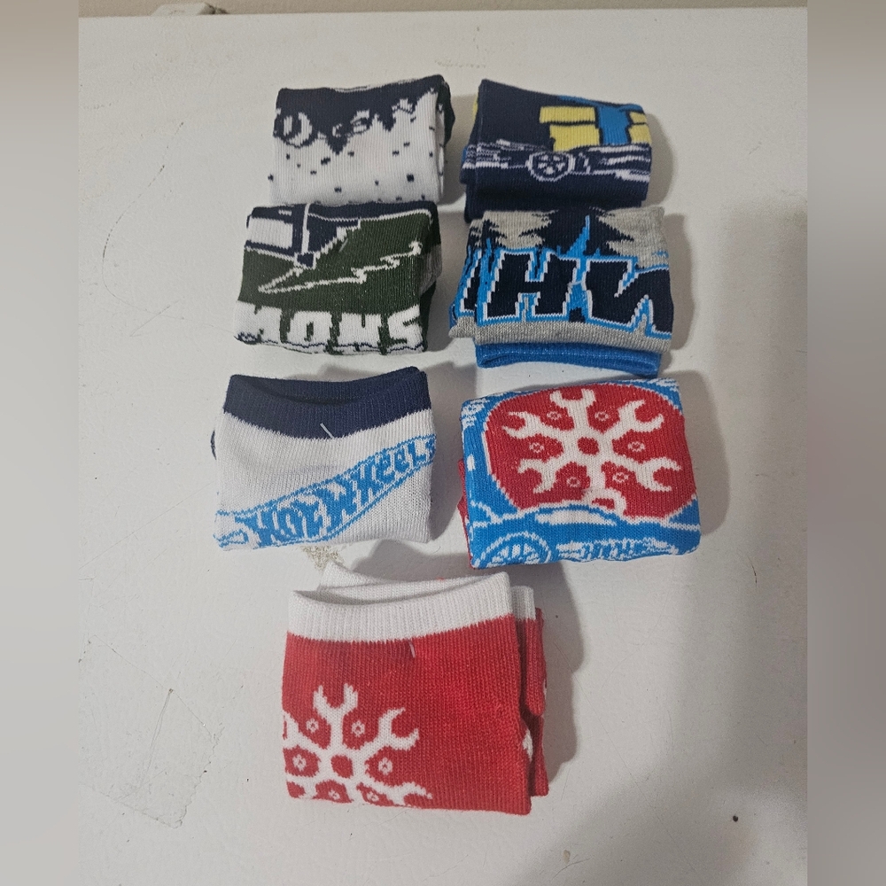 Hot Wheels Boys Holiday Socks set of 7 NEW Size 4-6